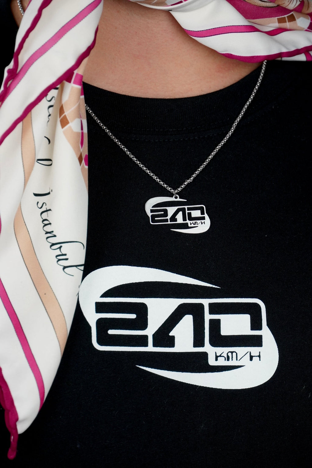 240 Logo Chain