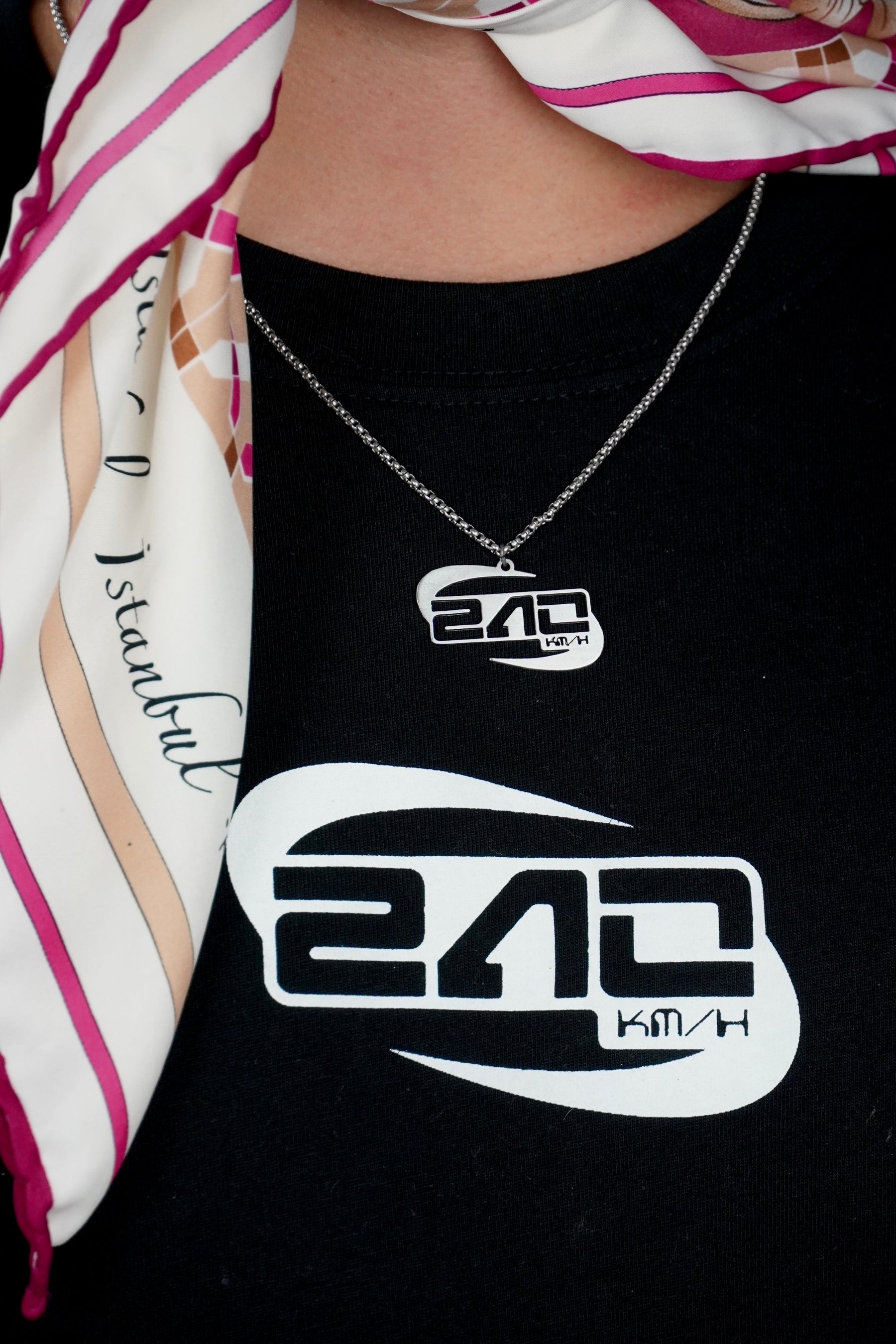 240 Logo Chain